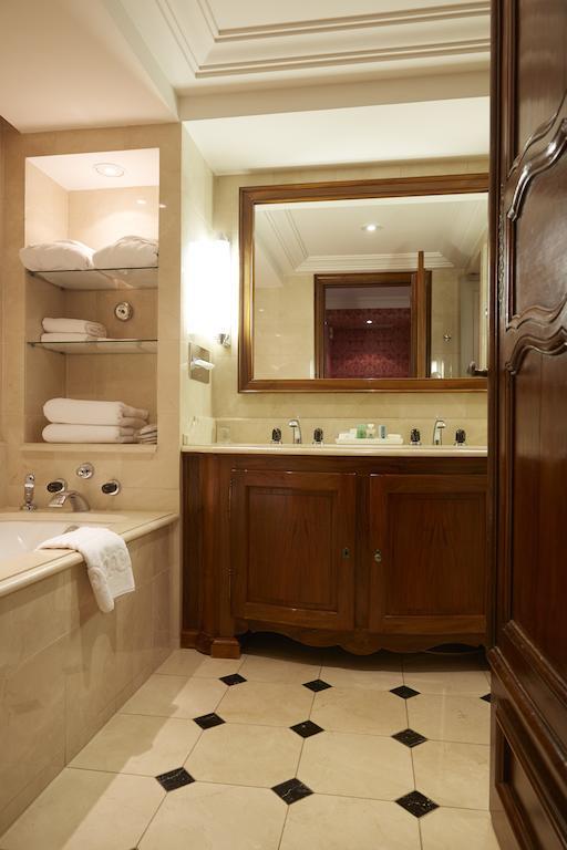 Hotel Maison Lameloise Chagny  Pokój zdjęcie